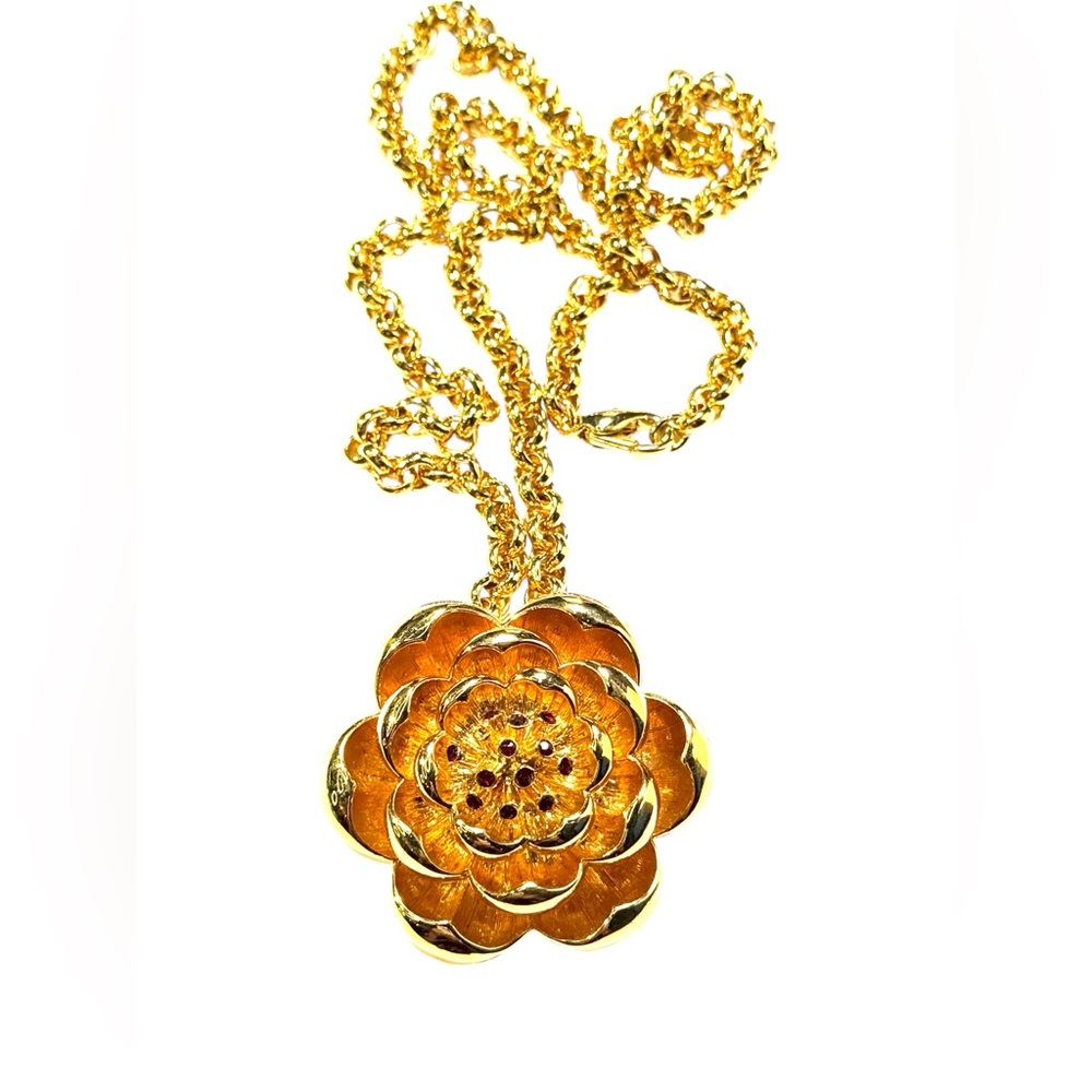 Lovely gold plated Ivana Trump ruby crystal flower necklace pendant brooch